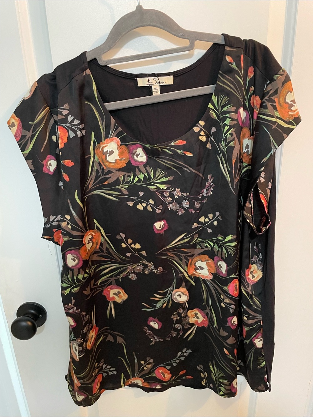 Black Floral Short-Sleeve Women's Top